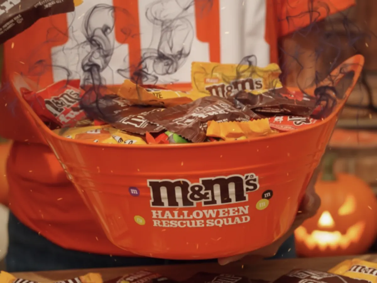 October 10th: FREE M&M’S Halloween Treat & Greet Kit! — free sample: On Oct 10 at 10am EST, grab a free M&M’s Treat & Greet Kit—only 500 available! Includes candy bowl,