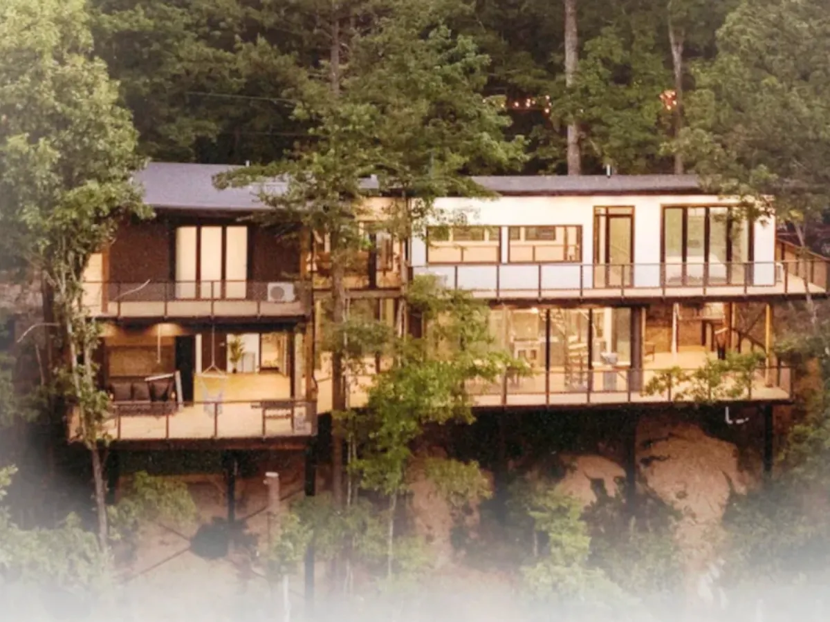 Skyview Treehouse Vacation — free sample: Enter for a chance to win a 7-day stay at the Skyview Treehouse in Tennessee. One entry per person. 