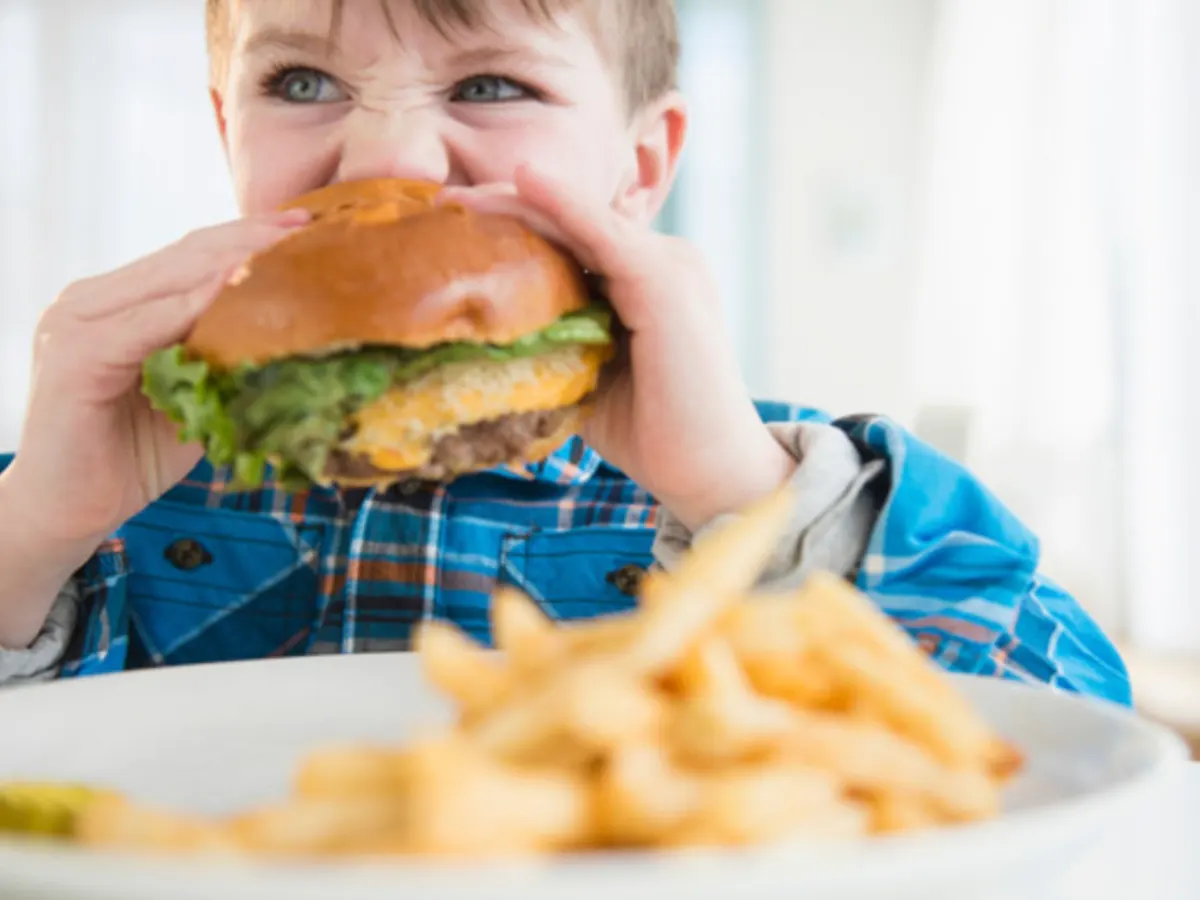 Smashburger Kids Meal — free sample: Get a free kids’ meal at Smashburger with an adult meal every Wednesday through Dec 31!