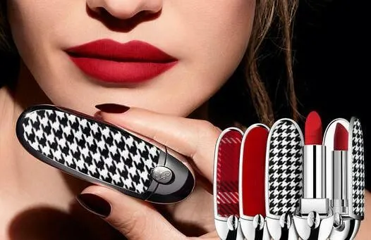 Free Sample of Guerlain's Rouge G Luxurious Velvet Lipstick: free sample: I love this matte lipstick! It's perfect on almost every look! This is the new ultimate matte lipsti