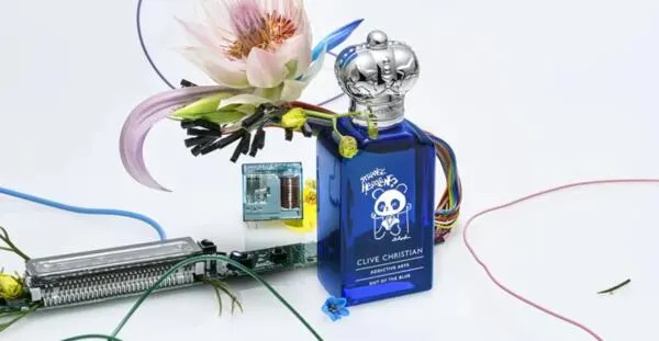 Discover a Signature Scent, Free Clive Christian Sample: free sample: There’s a new free sample of Clive Christian Strange Heavens Out of the Blue fragrance making the ro