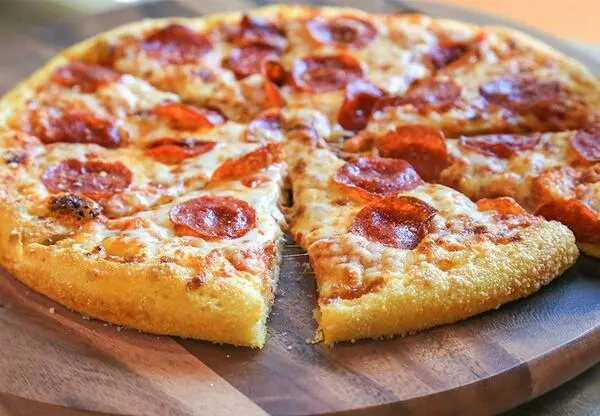Free Pizza from Hungry Howie: free sample: Hungry Howie giveaway! Get pizza for an entire year, along with gift certificates worth $50 and $100