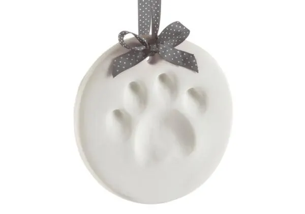 Pearhead Pet Home Decor for Free: free sample: Pet lover? Get this cute Pearhead Pet Home Decor for free! Click the link below and apply to BzzAgen