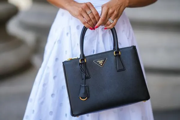 IconSwim's New Prada Bag Giveaway: free sample: Always wanting a Prada bag of your own? You can now have your own chance with this giveaway! Click G