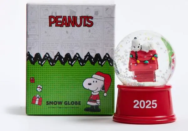 Celebrate the Holidays: Free Snoopy Snow Globe at JCPenney!: free sample: Snag a free Snoopy Snow Globe at JCPenney on Friday, November 28 when doors open at 5 AM for Black F